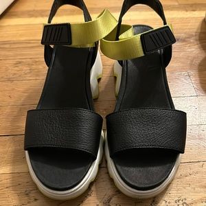 Sorel sandals black